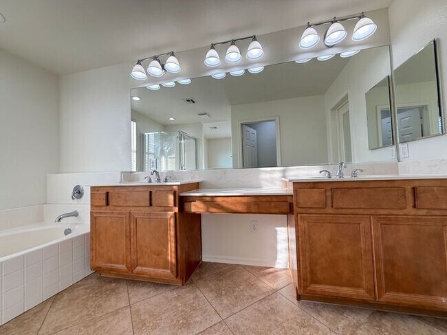 Foto del edificio - First Show: The first open showing is on 1/15 at 4PM. Please be prompt. We will be processing any...