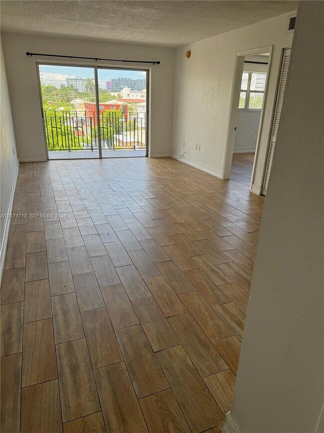 Foto del edificio - 444 SW 4th St