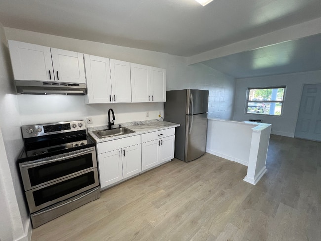 Photo - 320 NE 13th Ave Apartment