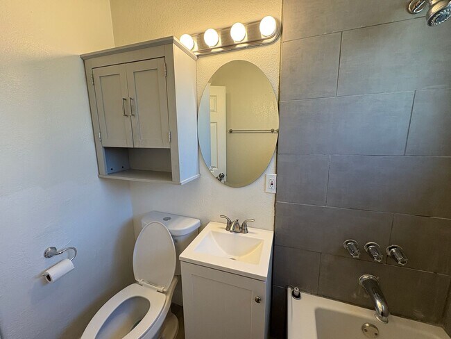 Foto del edificio - Tehachapi City Apartment
