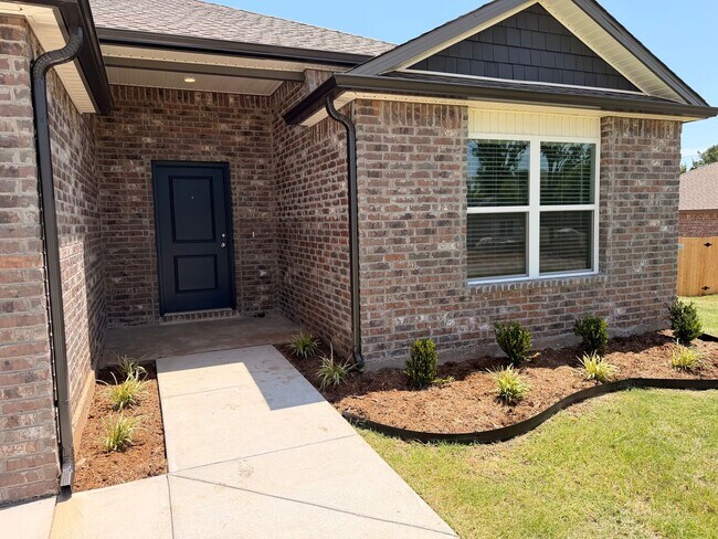 Building Photo - Brand-New 4 Bed | Designer Finishes | Open Floor Plan | Refrigerator & Washer/Dryer Included!