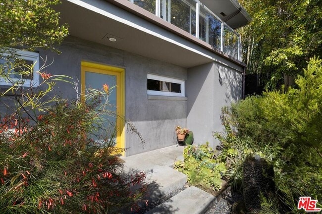 Building Photo - 8809 Appian Way
