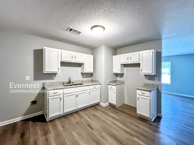 Building Photo - 3573 Russelwood Dr