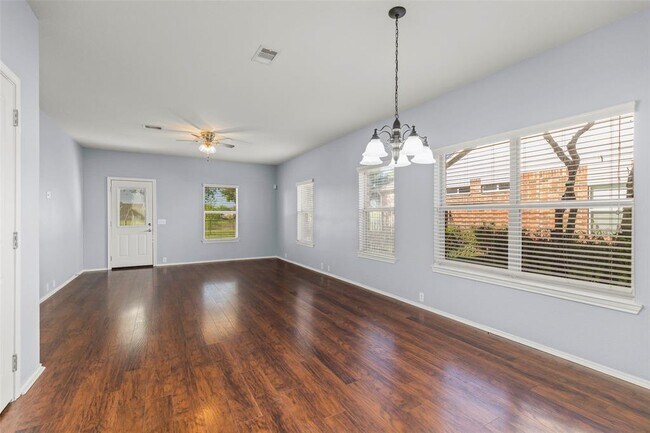 Foto del edificio - 510 Honeysuckle Vine Dr