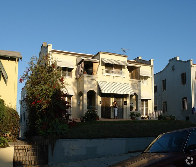 Building Photo - 334 N Mariposa Ave