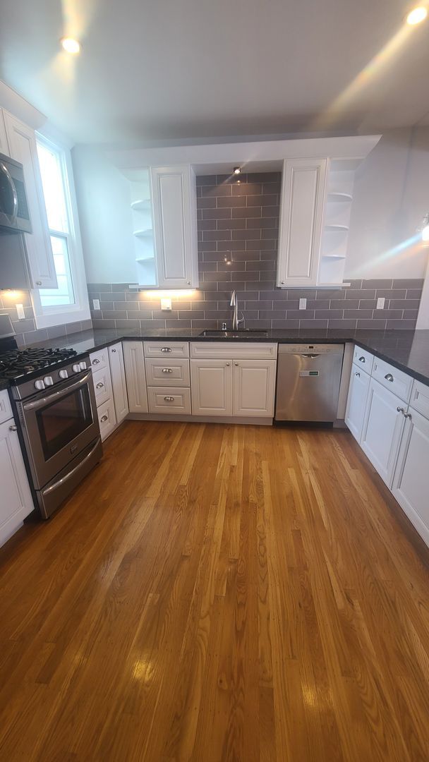 Foto del edificio - Big, beautiful townhouse 2 plus bedrooms. ...