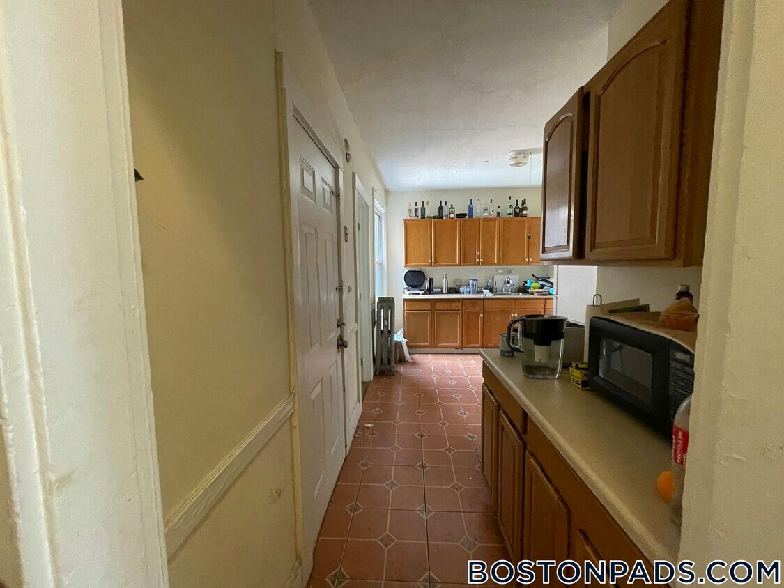 Primary Photo - 192 Kelton St