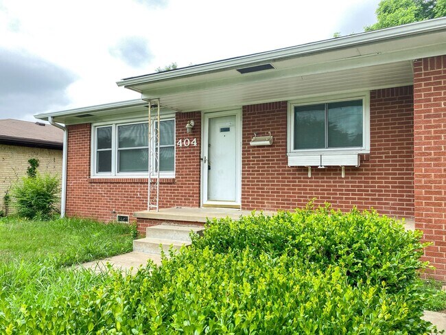 Foto del edificio - Beautiful 3 bedroom home recently updated
