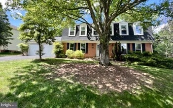 Building Photo - 9101 Streamview Ln