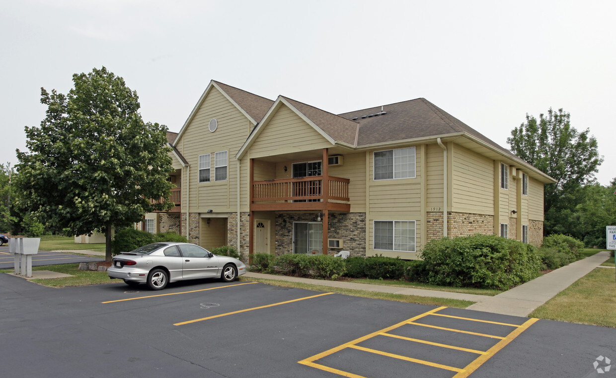 Arbor Heights Apartments - Apartments in Janesville, WI | Apartments.com