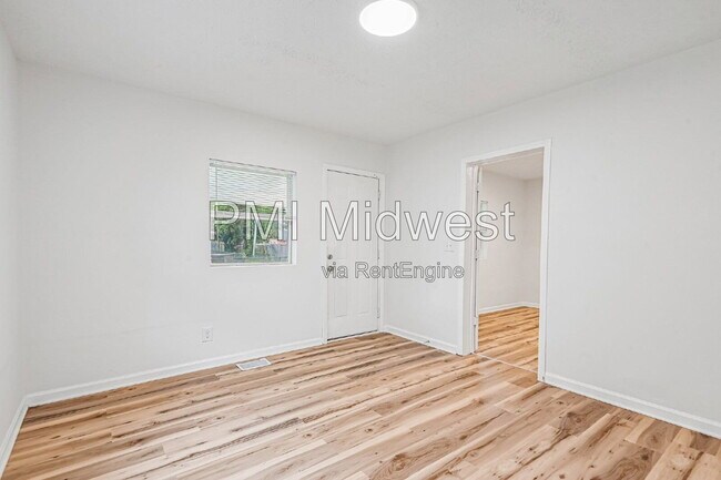 Building Photo - 3118 W 9th St