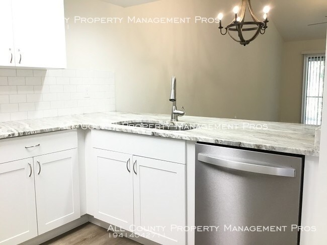 Foto del edificio - 1st Floor/Renovated/Pet Friendly/Pool
