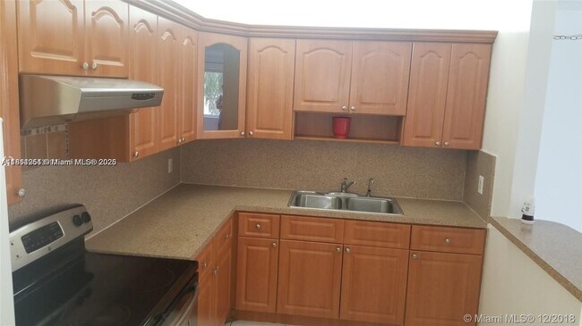 Foto del edificio - 14850 Naranja Lakes Blvd