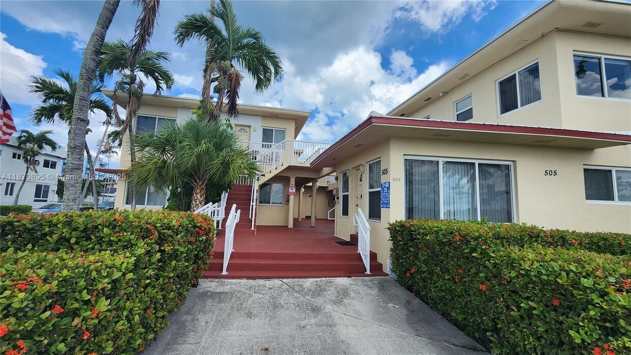 Primary Photo - 505 S Ocean Dr