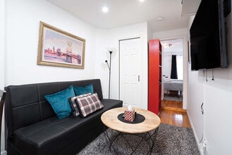 Building Photo - 305 E 104th St