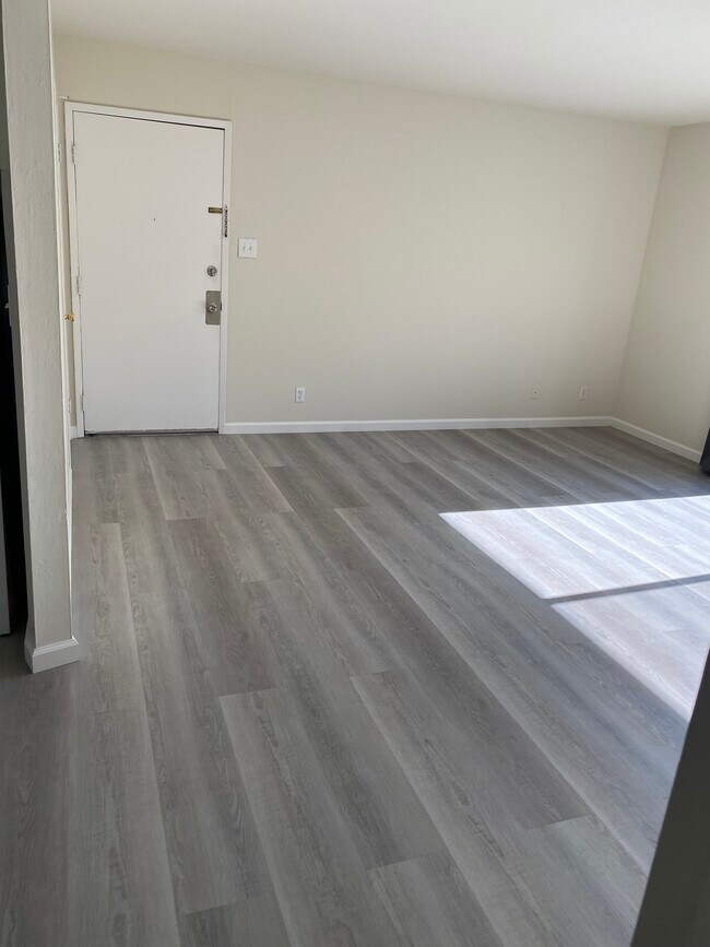 Living Room - 223 Villa Ter