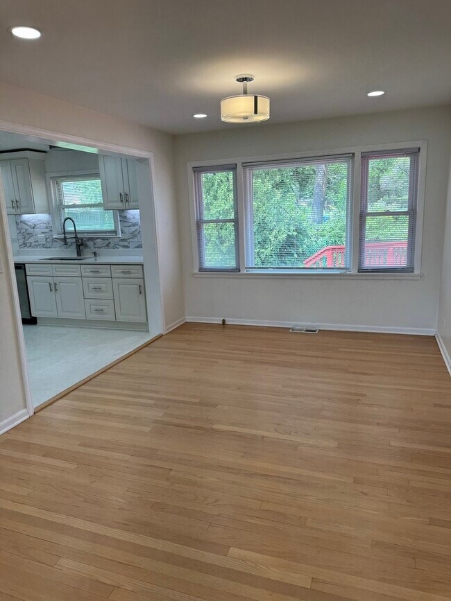 Foto del edificio - 7450 Webster St