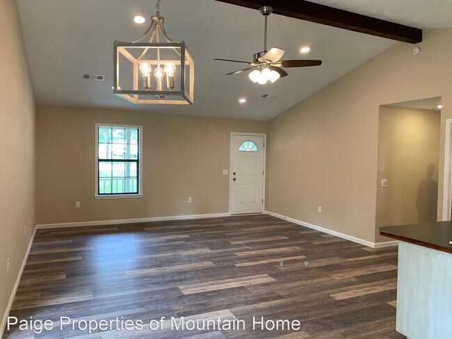 Building Photo - 3 br, 2 bath House - 1002 Honeysuckle