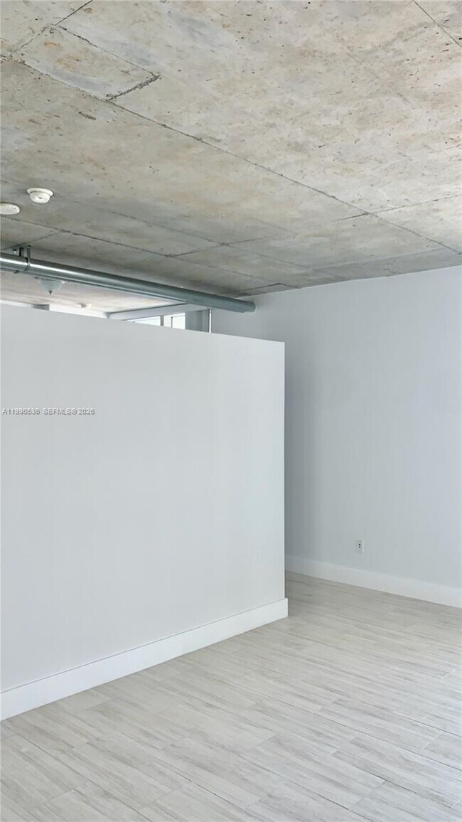 Foto del edificio - 690 SW 1st Ct
