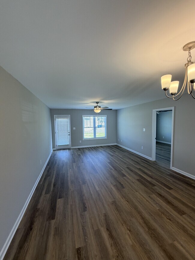 Foto del edificio - 1752 Friendly Rd