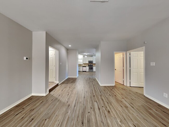 Building Photo - 1634 High Pointe