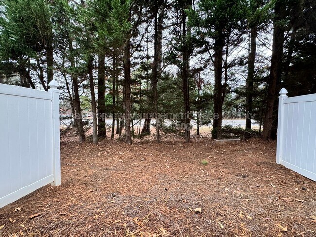 Foto del edificio - 8215 Martello Ln