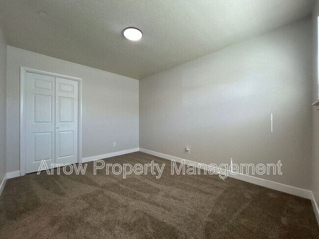 Building Photo - 1115 N College Dr