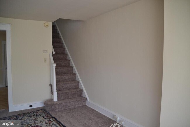 Foto del edificio - 243 Coverly Rd