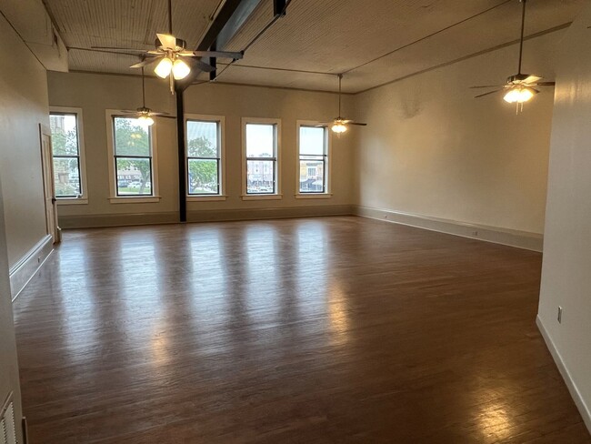 Building Photo - 105 W Hickory St