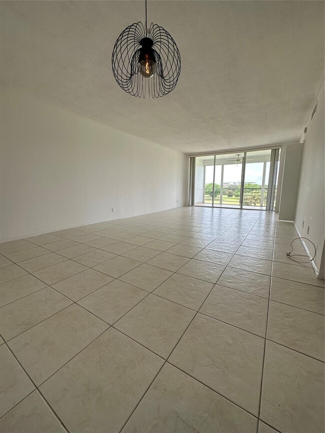 Building Photo - 2651 S Course Dr