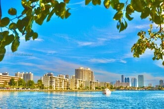 Building Photo - 2910 Point E Dr