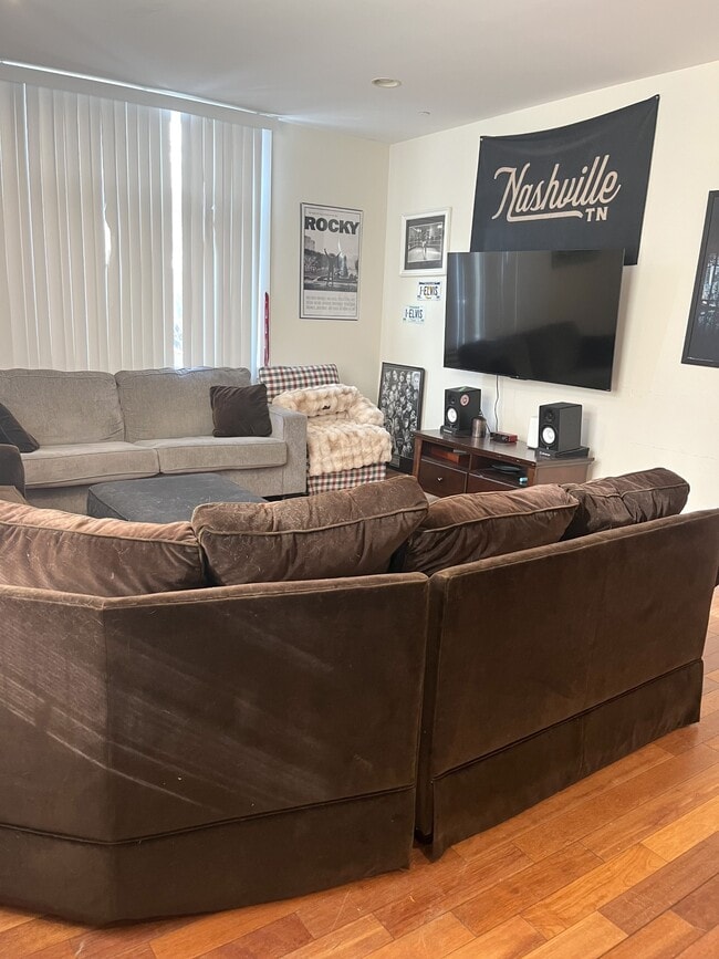 Foto del edificio - 1829 Vineyard St