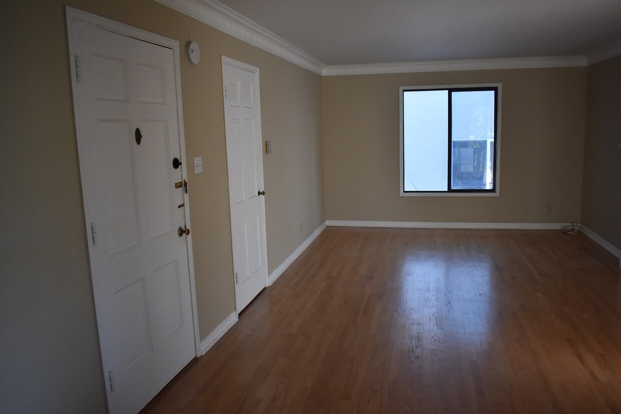 Living Room-Entry - 1444 S Beverly Dr
