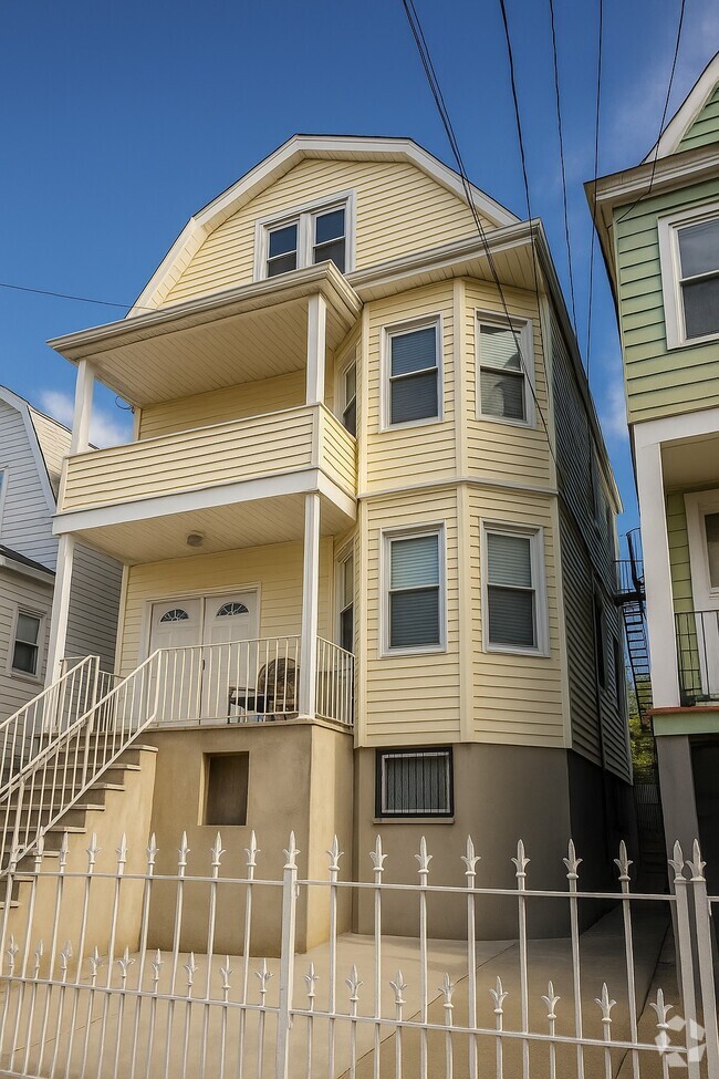 Building Photo - 247 Parker St