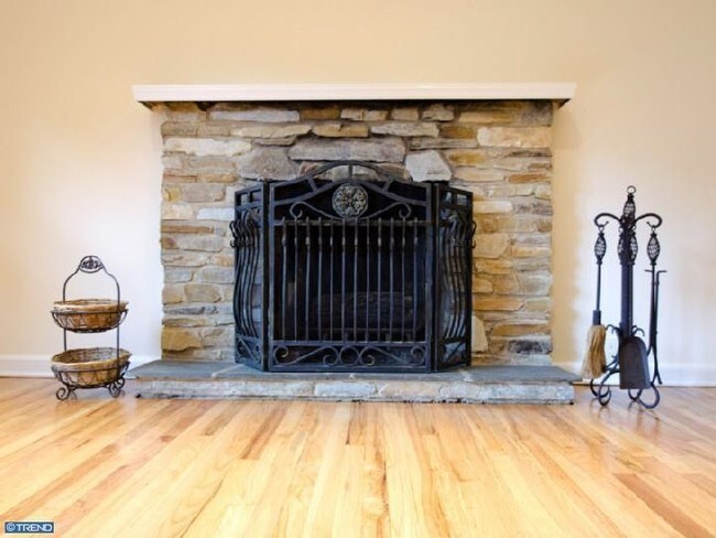 Chimenea - 339 Hamilton Ave