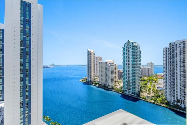 Foto del edificio - 300 S Biscayne Blvd