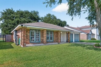 Building Photo - 10911 Pecan Dr