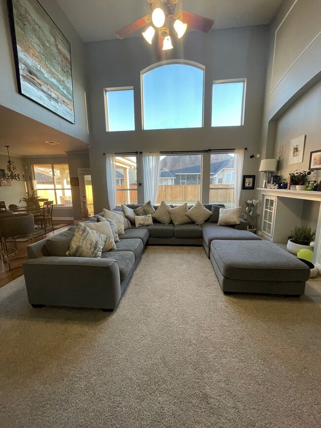 Foto del edificio - Gorgeous 5 Bedroom Home in The Haven!