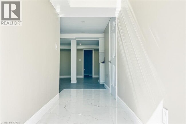 Building Photo - 96 Timberlane Crescent