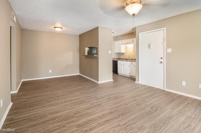 Foto del edificio - 1 br, 1 bath Condo - 7924 Emerald Crest Dr...