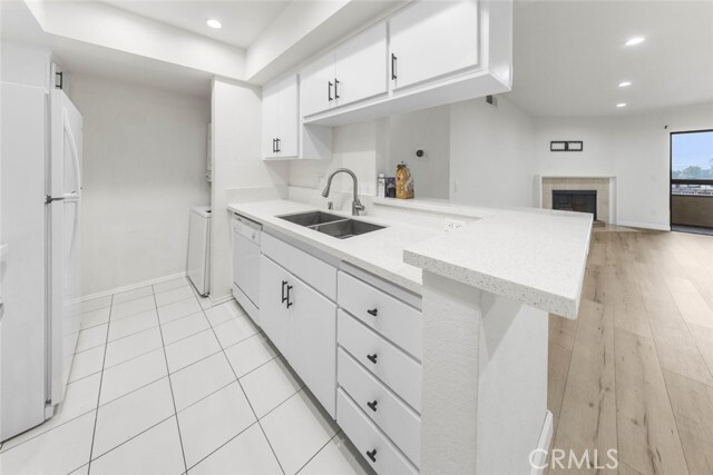 Building Photo - 424 Oak St