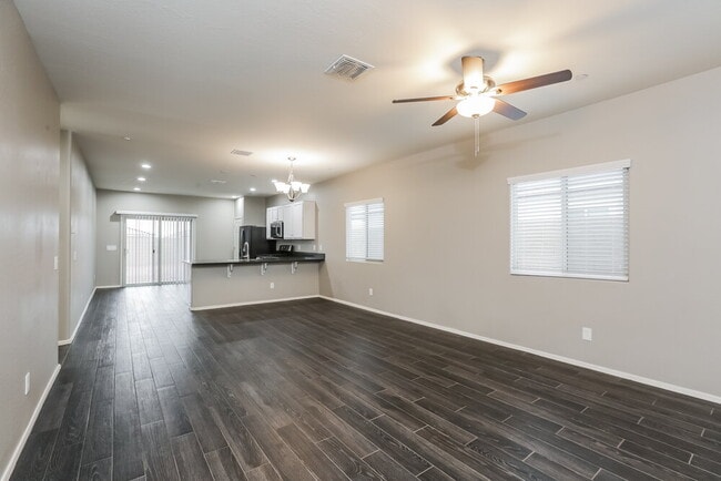 Foto del edificio - 21221 W Hubbell St