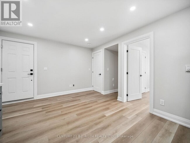 Building Photo - 14 Christine Pl