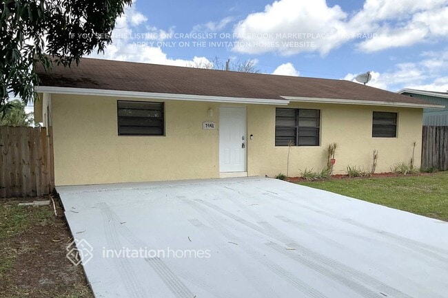 Foto del edificio - 7441 Douglas St