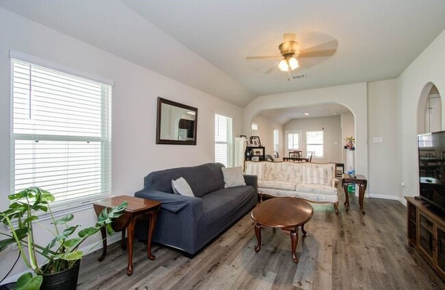 Building Photo - 25416 Grotto Falls Ln