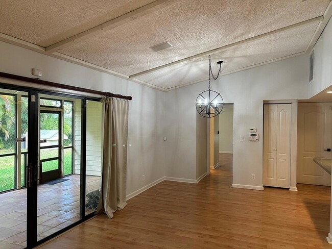 Building Photo - 6826 SW Chase Ct