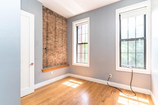 Foto del edificio - 994 Broadway