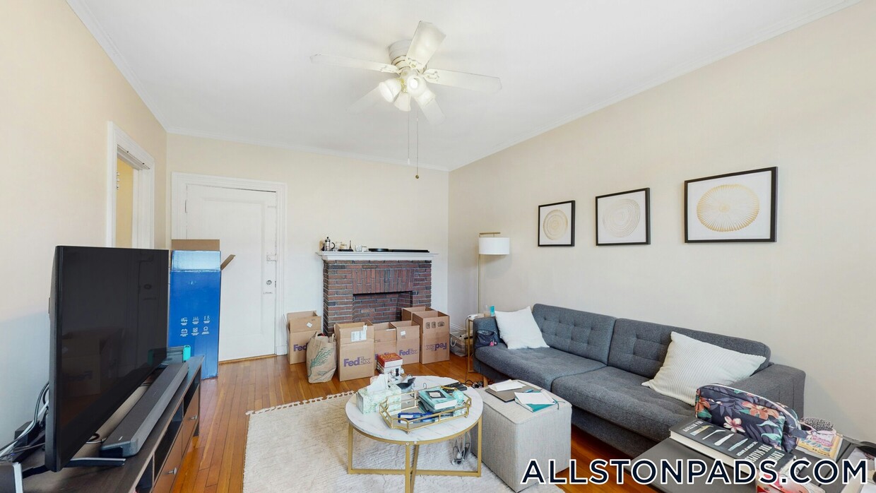 Primary Photo - 15 Glenville Ave