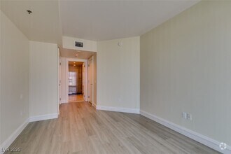 Building Photo - 2700 S Las Vegas Blvd