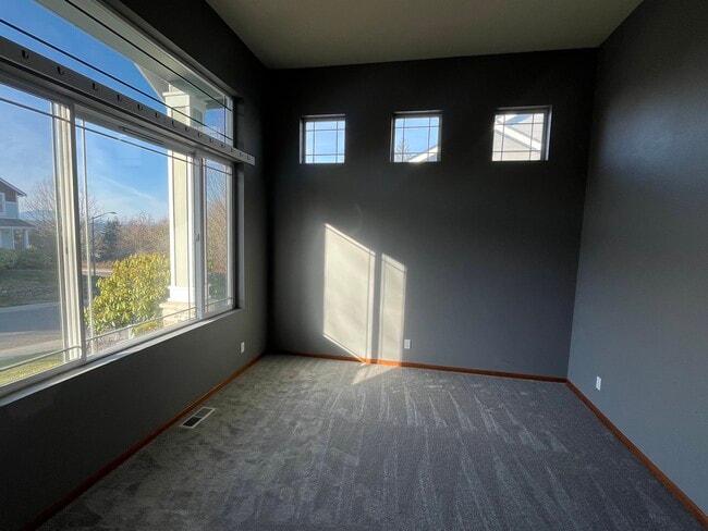 Photo - 18345 Mt Townsend Dr NE House